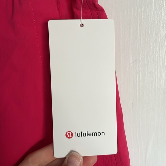 NWT Relaxed Fit HR Short Lululemon - Picture 3 of 6